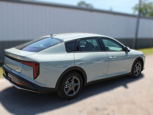 New 2026 Kia K4 LXS image 6