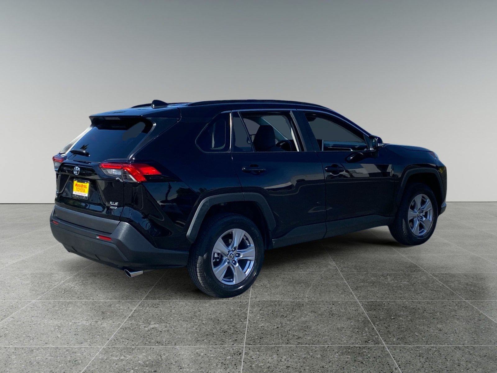 Used 2025 Toyota RAV4 XLE w/ Weather Package AWD/4WD image 5