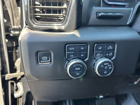 Used 2025 GMC Sierra 2500 AT4 w/ AT4 Premium Plus Package AWD/4WD image 22