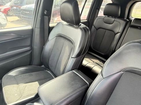 Used 2024 Jeep Grand Cherokee Altitude image 12