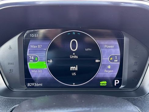 Used 2022 Chevrolet Bolt EUV LT w/ Convenience Package FWD image 12