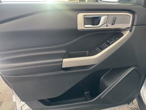 Used 2024 Ford Explorer Limited image 21