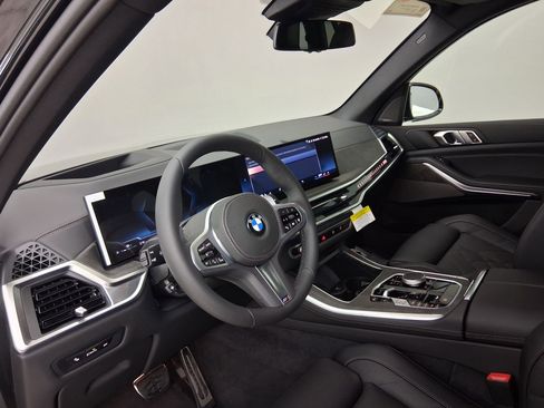 New 2026 BMW X5 xDrive40i w/ M Sport Package AWD/4WD image 2