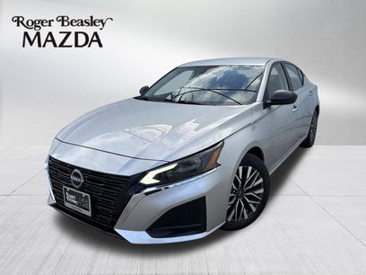 Used 2024 Nissan Altima 2.5 SV