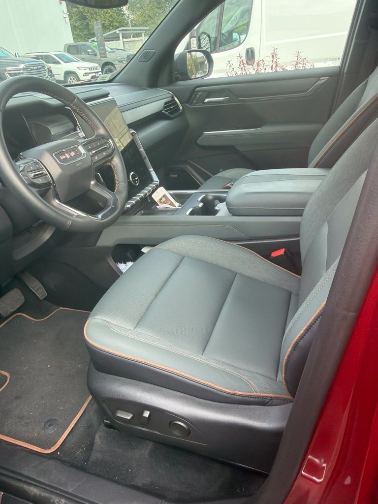Used 2025 GMC Acadia AT4 AWD/4WD image 7