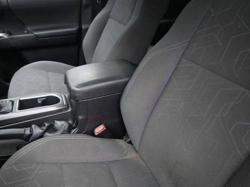 Used 2016 Toyota Tacoma TRD Sport AWD/4WD image 17