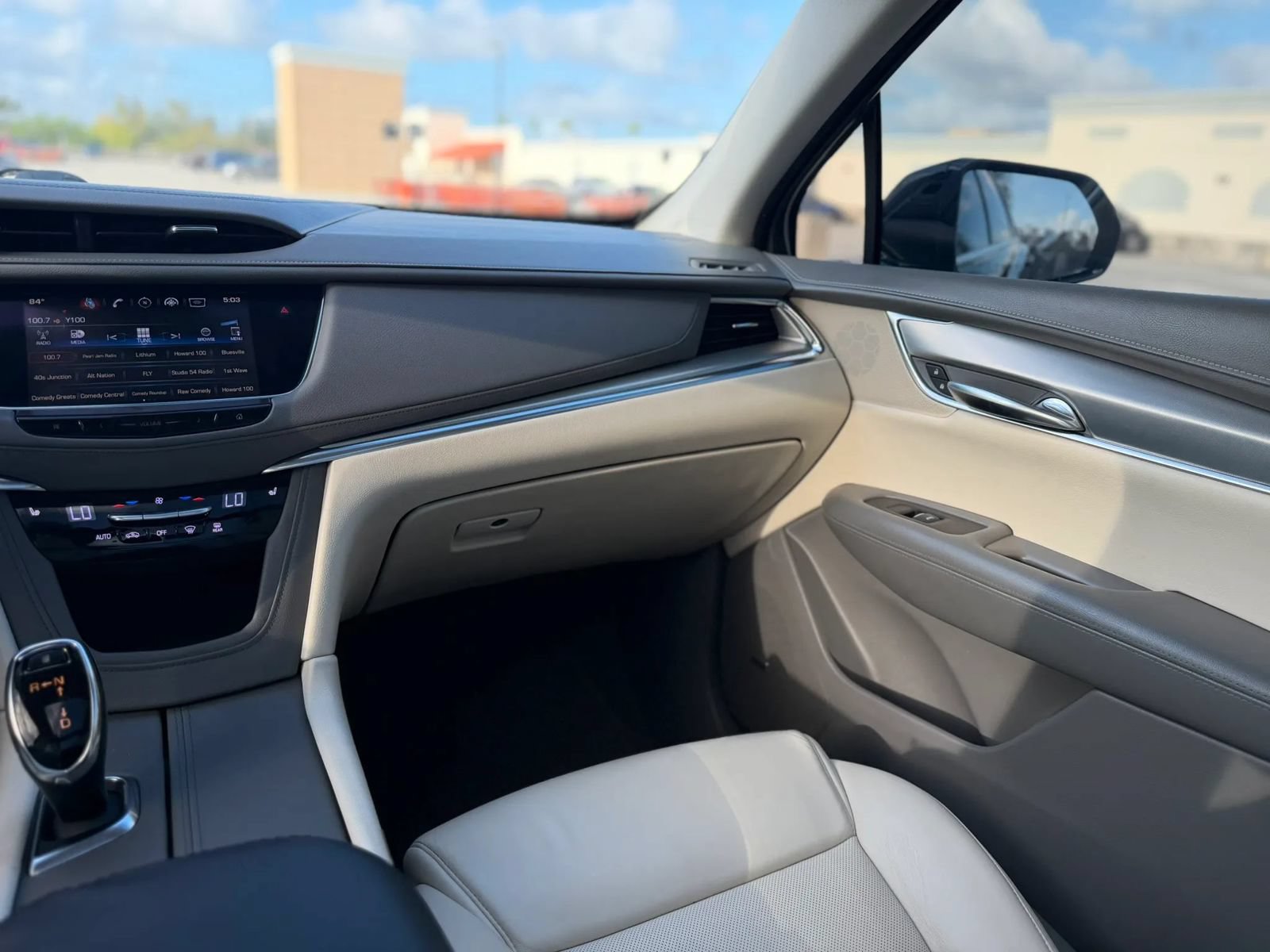 Used 2017 Cadillac XT5 Luxury w/ Driver Awareness Package FWD image 24