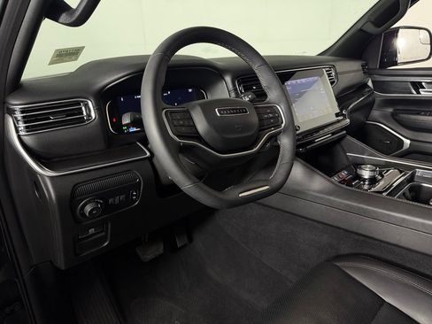 Used 2023 Jeep Wagoneer 4WD image 22