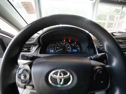 Used 2012 Toyota Camry LE FWD image 15