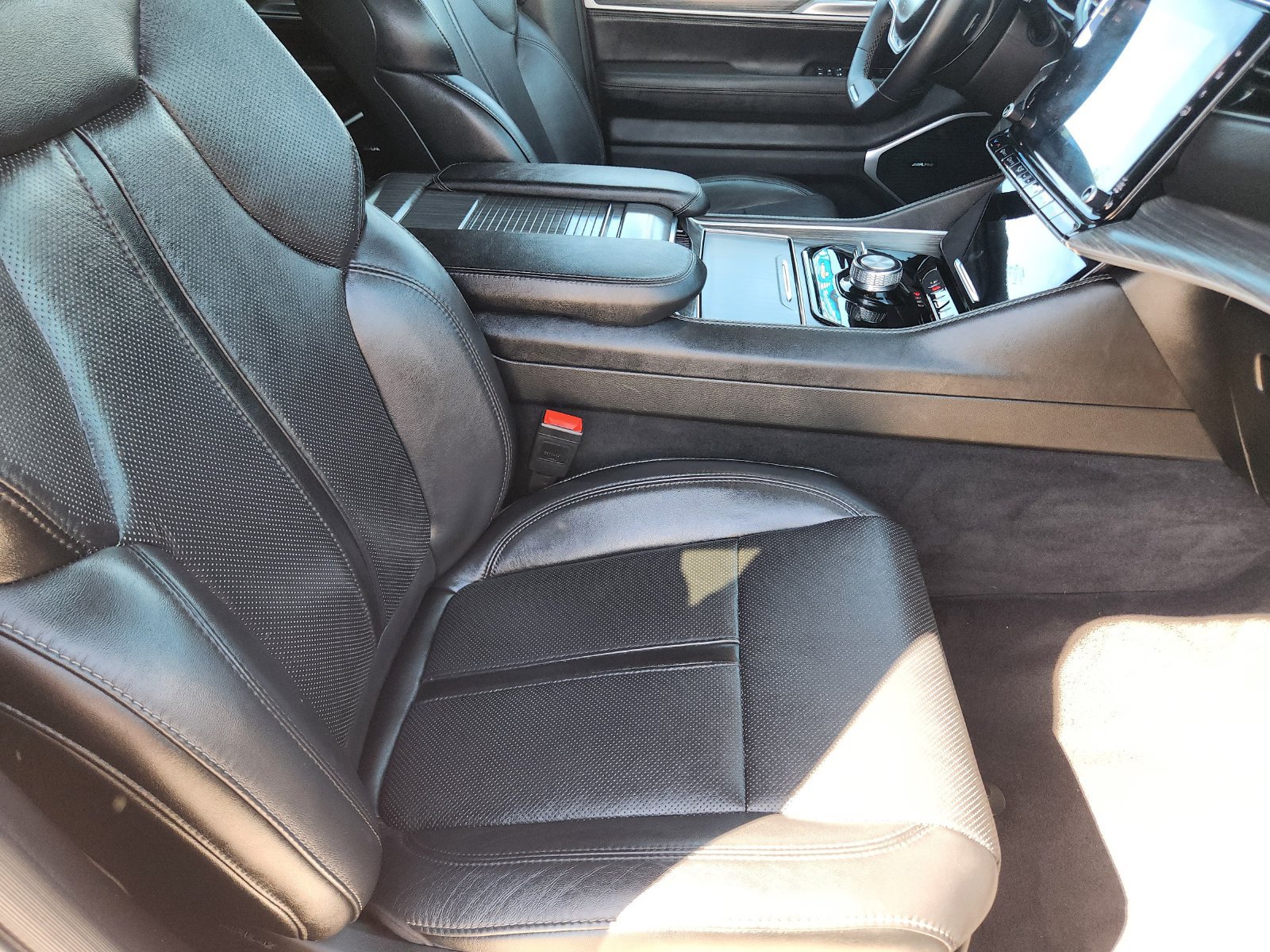 Used 2024 Jeep Wagoneer L Series II w/ Flexible Seating Group AWD/4WD image 14