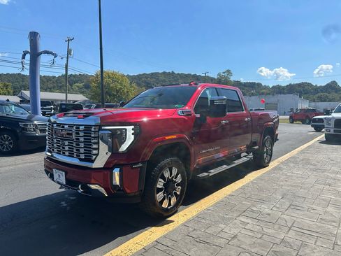 Used 2024 GMC Sierra 3500 Denali image 4