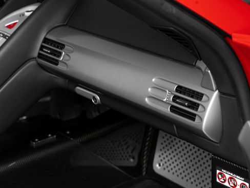 Used 2004 Porsche Carrera GT RWD image 35
