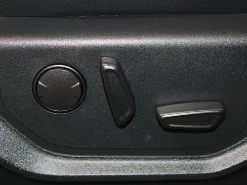Used 2019 Ford F150 Lariat w/ Equipment Group 502A Luxury AWD/4WD image 38