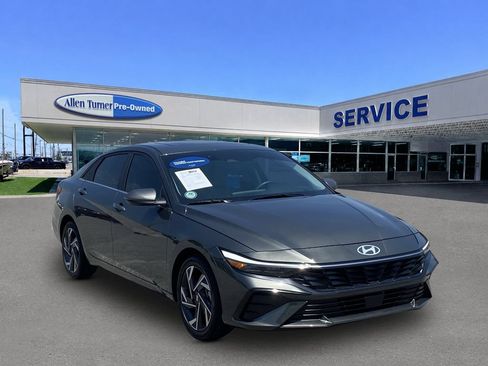 Certified 2024 Hyundai Elantra Limited FWD image 2