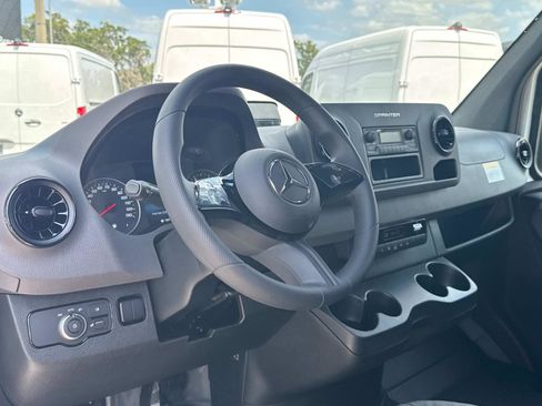 Used 2025 Mercedes-Benz Sprinter 2500 image 31