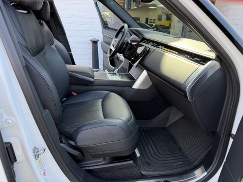 Used 2025 Land Rover Range Rover Long Wheelbase SE image 32