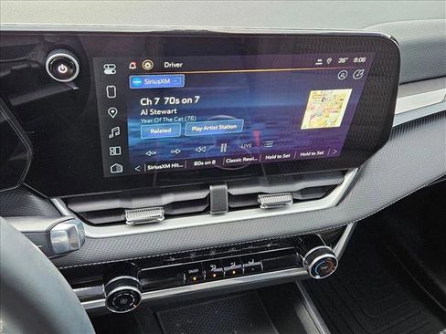 Used 2025 Chevrolet Equinox LT w/ Safety and Technology Package image 11