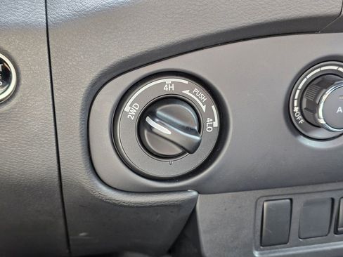 Used 2023 Nissan Frontier SV w/ Midnight Edition Package image 32