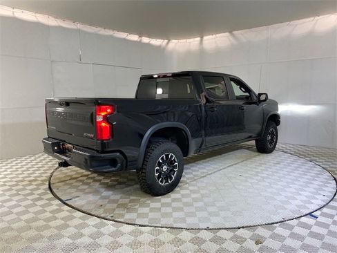 Used 2023 Chevrolet Silverado 1500 ZR2 w/ Technology Package image 17