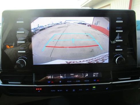 Used 2023 Toyota Sienna XLE image 29
