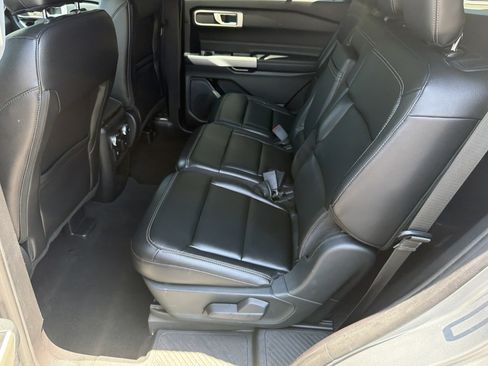 Used 2021 Ford Explorer XLT w/ Equipment Group 202A RWD image 37