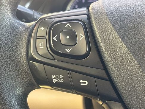 Used 2016 Toyota Camry LE image 19