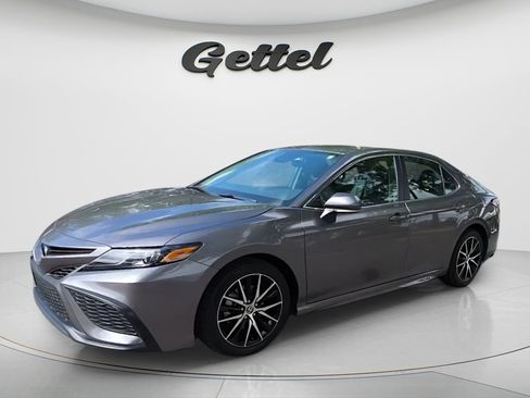 Used 2024 Toyota Camry SE image 1