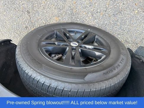 Used 2020 Ford Explorer XLT w/ Equipment Group 202A AWD/4WD image 19