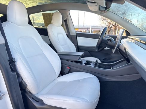 Used 2021 Tesla Model Y Long Range image 19