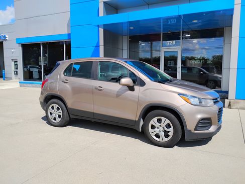 Used 2018 Chevrolet Trax LS FWD image 4