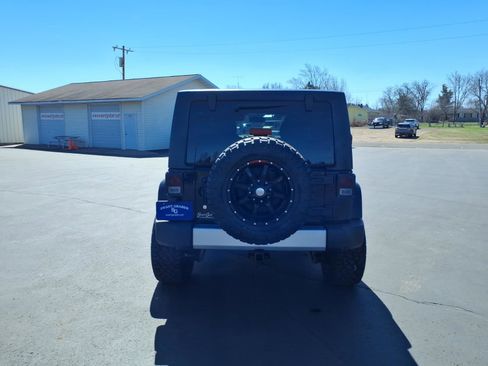 Used 2014 Jeep Wrangler Unlimited Sahara w/ Connectivity Group image 5