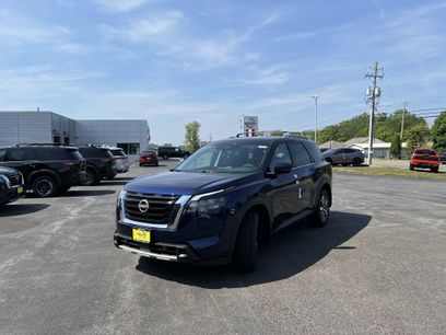 New 2025 Nissan Pathfinder SL w/ Cargo Package