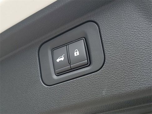 New 2025 Nissan Armada SL w/ Captain's Chari Seat Package image 32