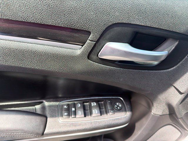 Used 2017 Chrysler 300 Limited RWD image 11