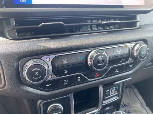 Used 2024 Jeep Gladiator Sport AWD/4WD image 26