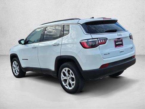 Used 2024 Jeep Compass Latitude image 7