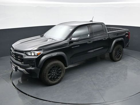 Used 2025 Chevrolet Colorado Trail Boss AWD/4WD image 15