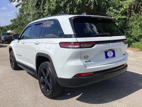 Used 2025 Jeep Grand Cherokee Limited w/ Luxury Tech Group II AWD/4WD image 9
