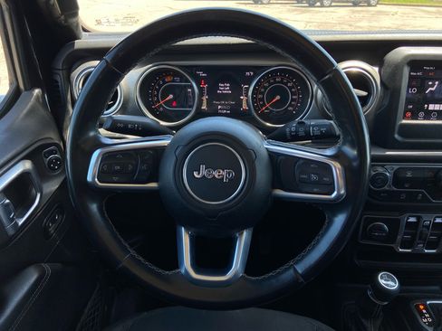 Used 2020 Jeep Wrangler Unlimited Sahara AWD/4WD image 13