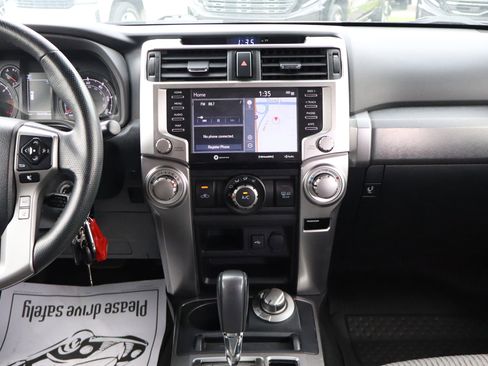 Used 2020 Toyota 4Runner SR5 AWD/4WD image 11