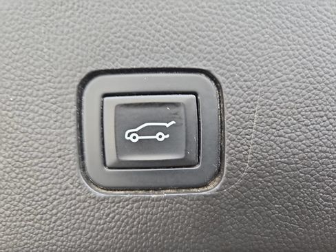 Used 2018 Chevrolet Traverse LT AWD/4WD image 16