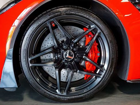 Used 2015 Chevrolet Corvette Z06 w/ 3LZ Preferred Equipment Group image 41