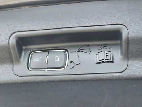 Used 2025 Ford Explorer ST-Line w/ ST-Line Street Pack image 19