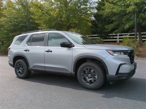 New 2025 Honda Pilot TrailSport image 2