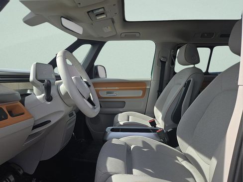 New 2025 Volkswagen ID. Buzz 1st Edition RWD image 15