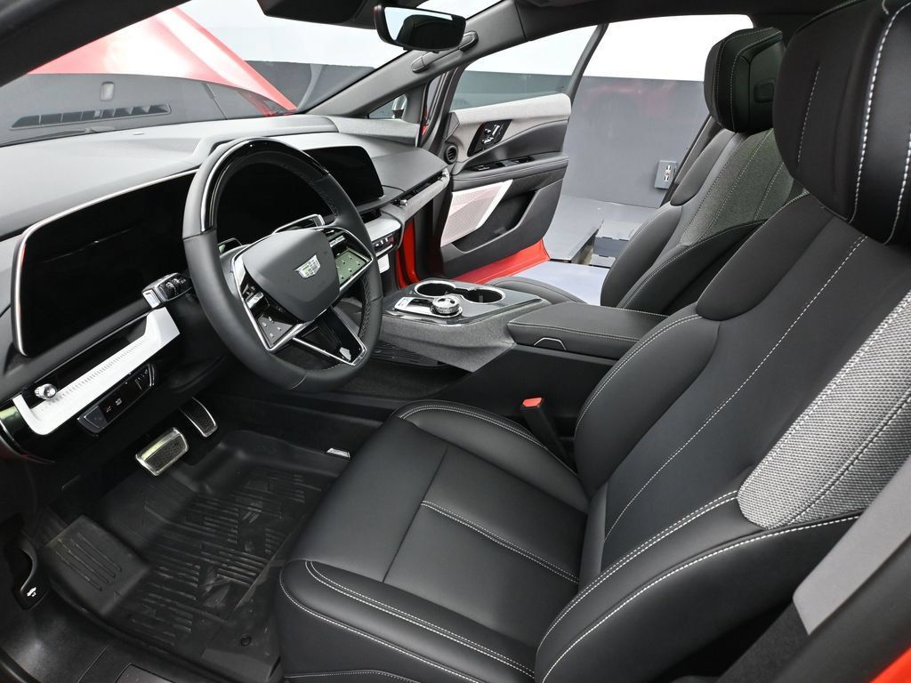 Used 2026 Cadillac Optiq Sport 1 w/ LPO, Floor Liner Package AWD/4WD image 17