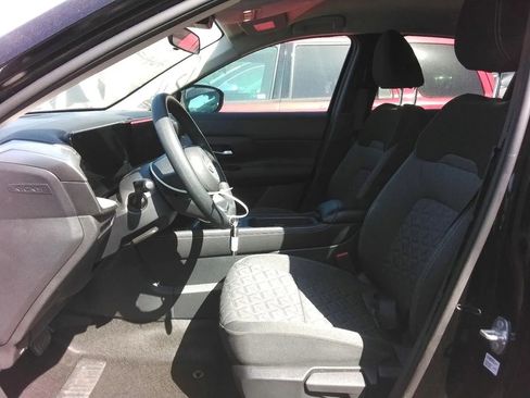 Used 2025 Nissan Kicks SV AWD/4WD image 7