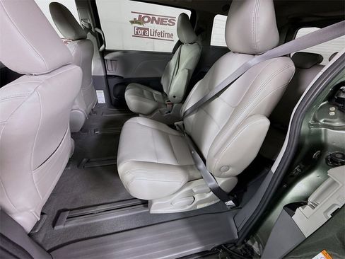 Certified 2020 Toyota Sienna L image 26