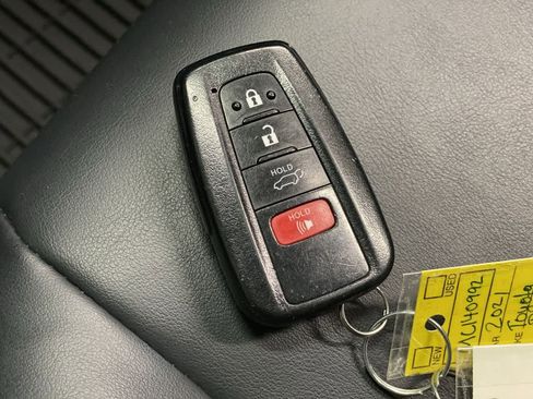 Used 2021 Toyota RAV4 XLE Premium image 32