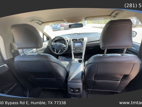 Used 2017 Ford Fusion SE w/ Fusion SE Technology Package FWD image 13